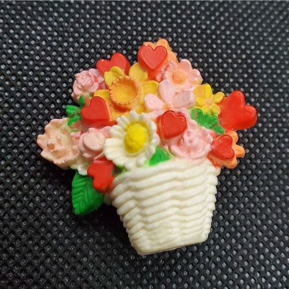 Vintage Hallmark Basket of Flowers Brooch - Picture 3 of 5
